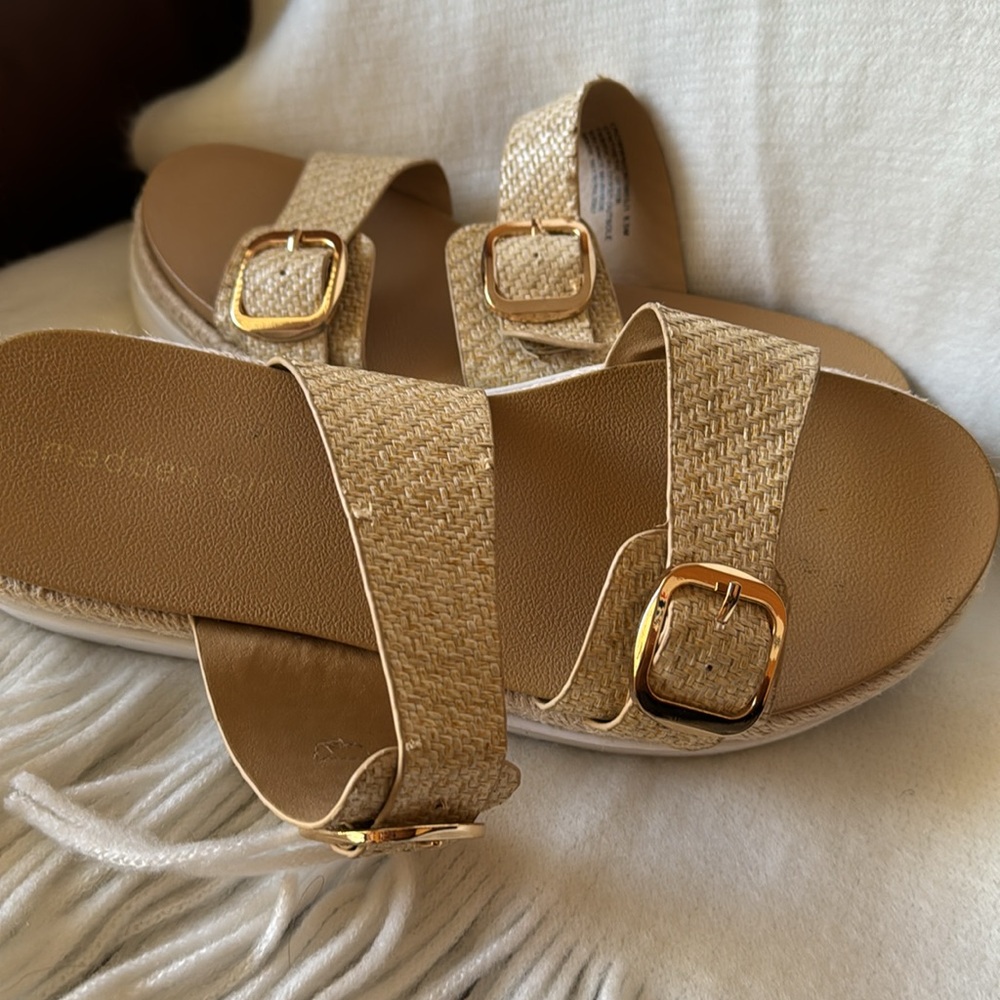 Madden Girl Woven Sandals Size 8.5 - Picture 3 of 3